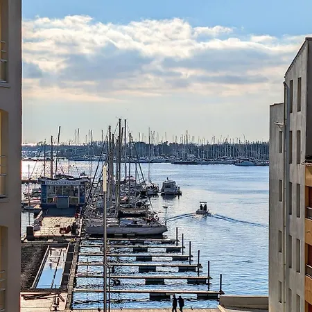 Cap D T4 Duplex Center Port Private Parking Wifi Air Conditioning * آجد