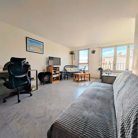 Cap D T4 Duplex Center Port Private Parking Wifi Air Conditioning * آجد