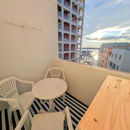 Cap D T4 Duplex Center Port Private Parking Wifi Air Conditioning شقة