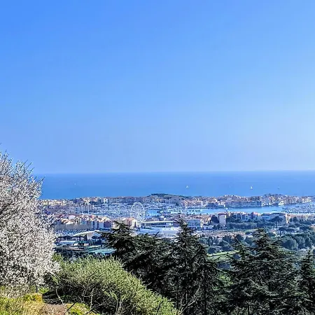 Cap D T4 Duplex Center Port Private Parking Wifi Air Conditioning آجد