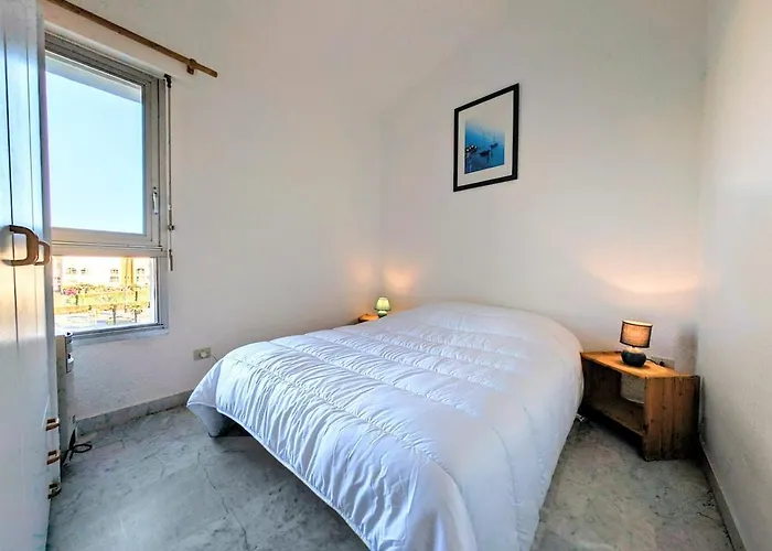 Cap D T4 Duplex Center Port Private Parking Wifi Air Conditioning Daire *